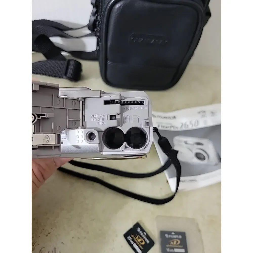 Fujifilm FinePix 2650 Digital Camera 2.0MP Tested And Works 2 SD Cards